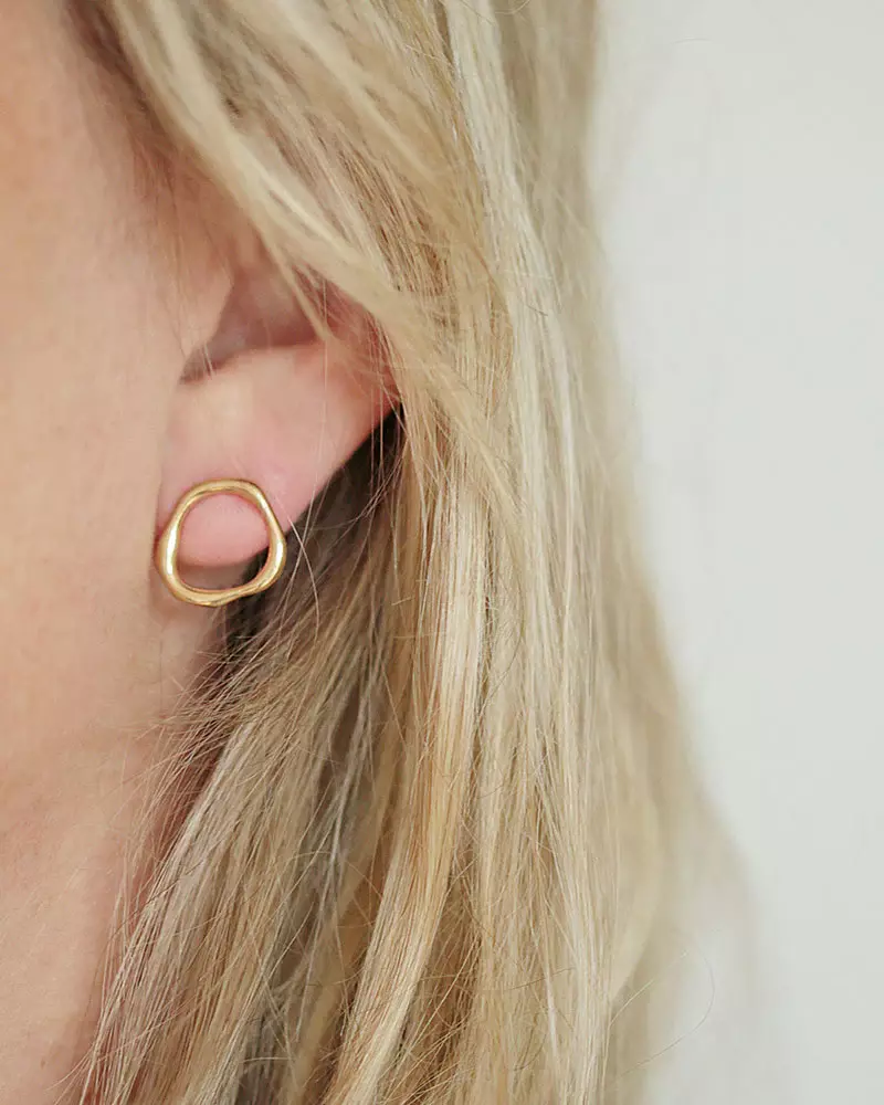 Pikfine Elva Organisch geformter Ohrstecker vergoldetes Silber